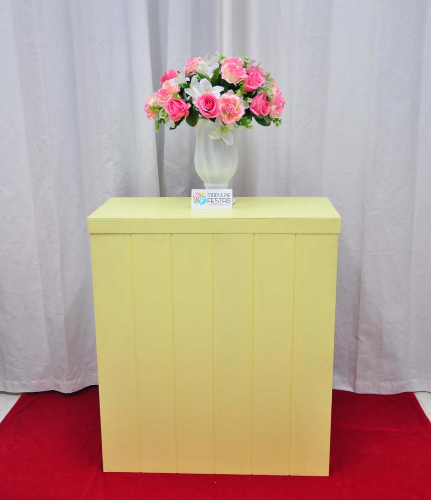 Mesa ripada amarela Decoração Pegue e Monte